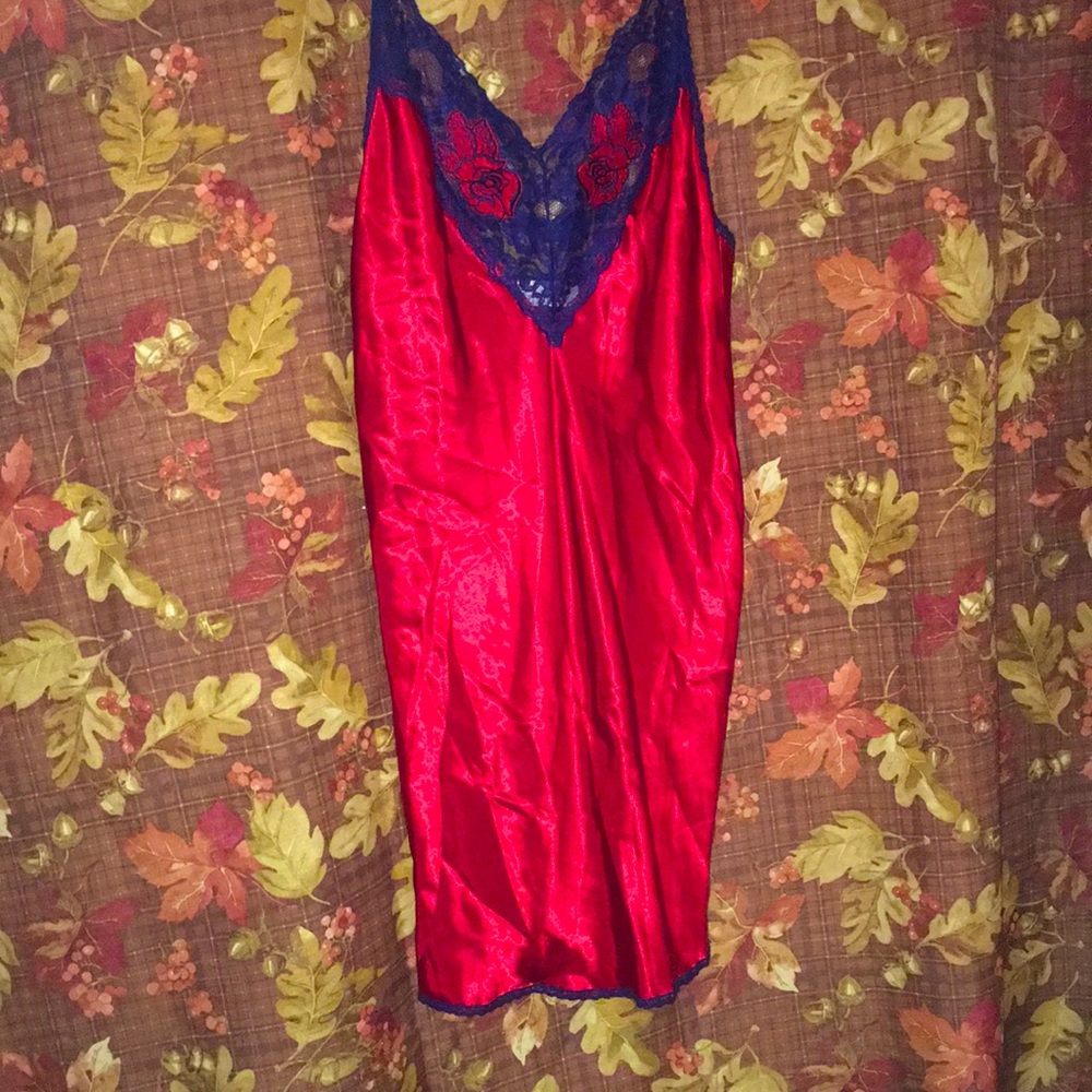 Val Mode VINTAGE lingerie night gown.